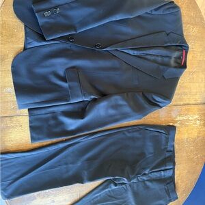 Hugo Boss 38R Black Suit